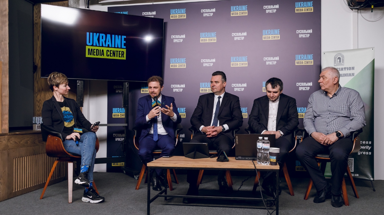 16.05.25 analitychna platforma AUB